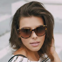 Gafa de Sol Carolina Herrera HER0144/S - Optica Aguaviva