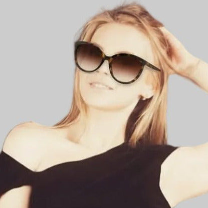 Gafa de Sol Carolina Herrera SHE798 - Optica Aguaviva
