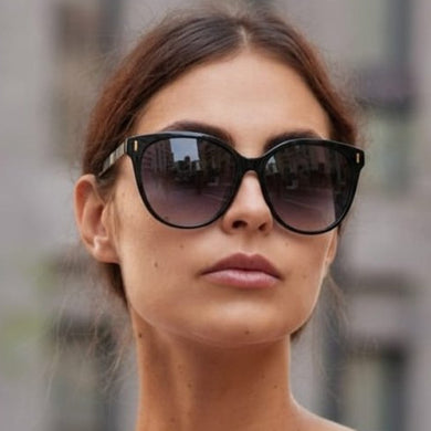 Gafa de Sol Carolina Herrera SHE829 - Optica Aguaviva